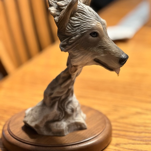 Vintage Wolf Sculpture - Before the chase - Mill Creek Studios - Picture 2 of 4